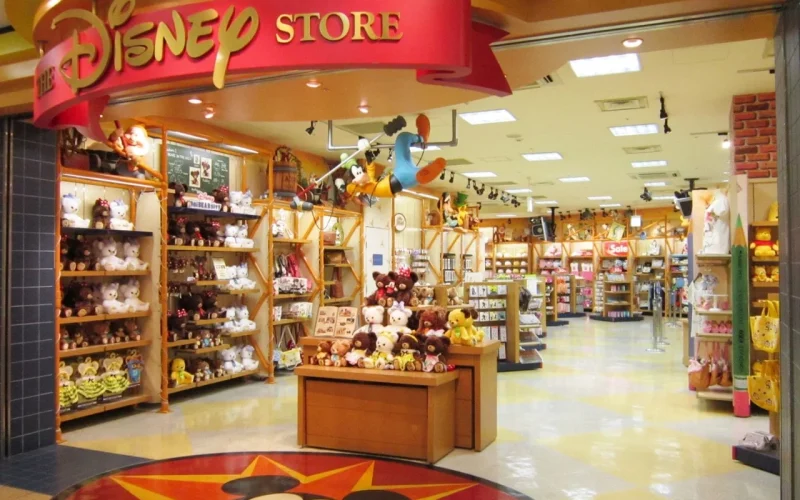 First Disney Store: Massive Turnout at Gunma’s