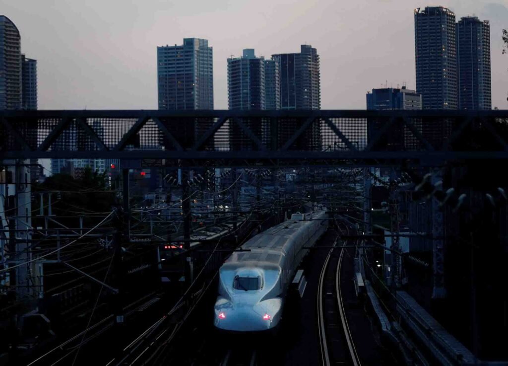 Osaka Blackout Affects 244,600 Homes and Train Services 1 Osaka blackout